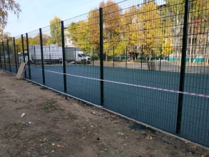 Забор на спортивную площадку 40 метров фото в Кашире