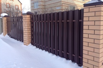 Забор из евроштакетника в шахматном порядке 30 метров фото в Кашире